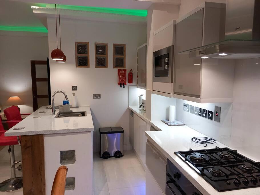 Luxury Holiday Home, Near Beach Southend-on-Sea Exterior photo